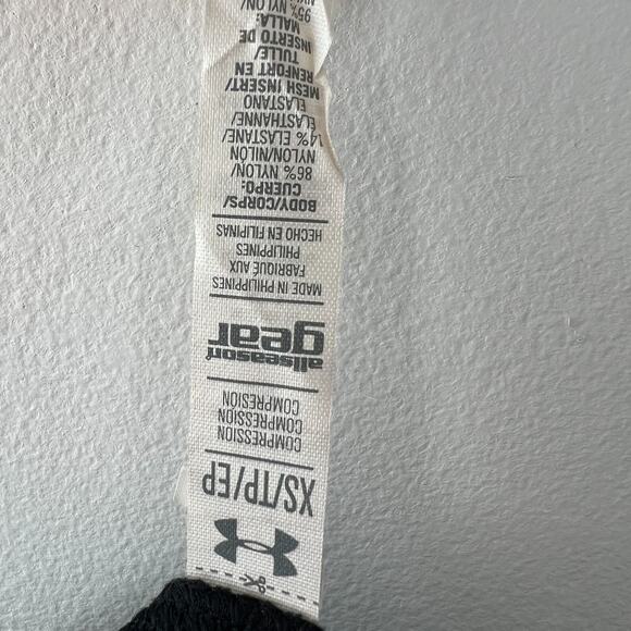 Under Armour Black Tech Mesh Crop Capri Pants All Season Leggings Yoga XS - Picture 6 of 8